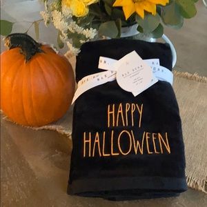 🧡🖤NWT Rae Dunn “Happy Halloween” hand towels